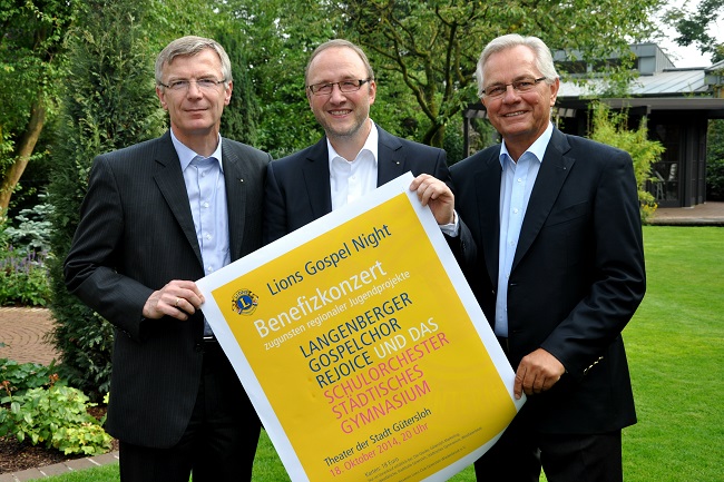 Lions Gospel Night - Christian Schnieder, Frank Schörnick und Gerhard Verch mit dem aktuellen Plakat der Gospel Night.